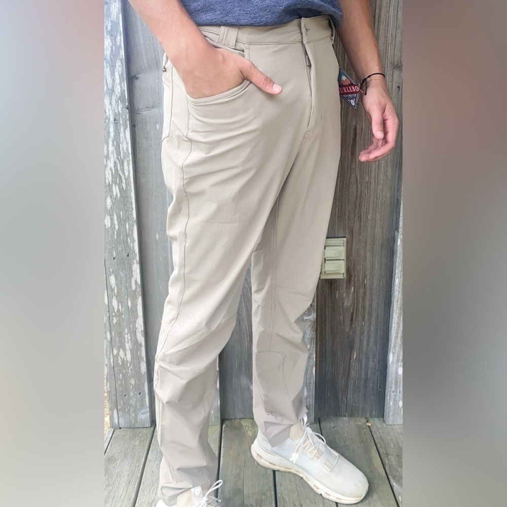 BURLEBO Men's Cargo Pants in Light Tan